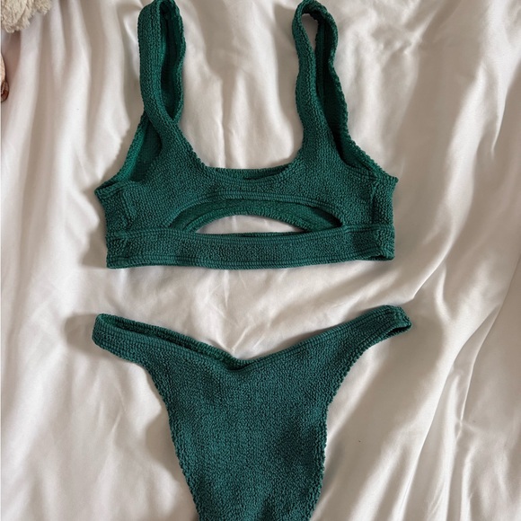 Bond Eye Bikini - Picture 2 of 3